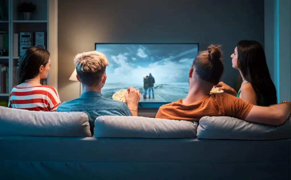 Suasana nyaman menonton anime di rumah Menonton film anime di rumah