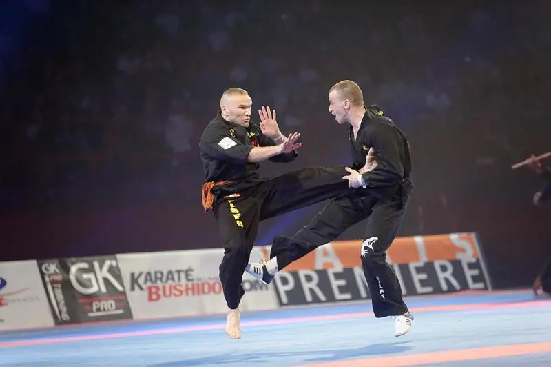 Perbandingan adegan pertarungan anime dengan teknik pencak silat